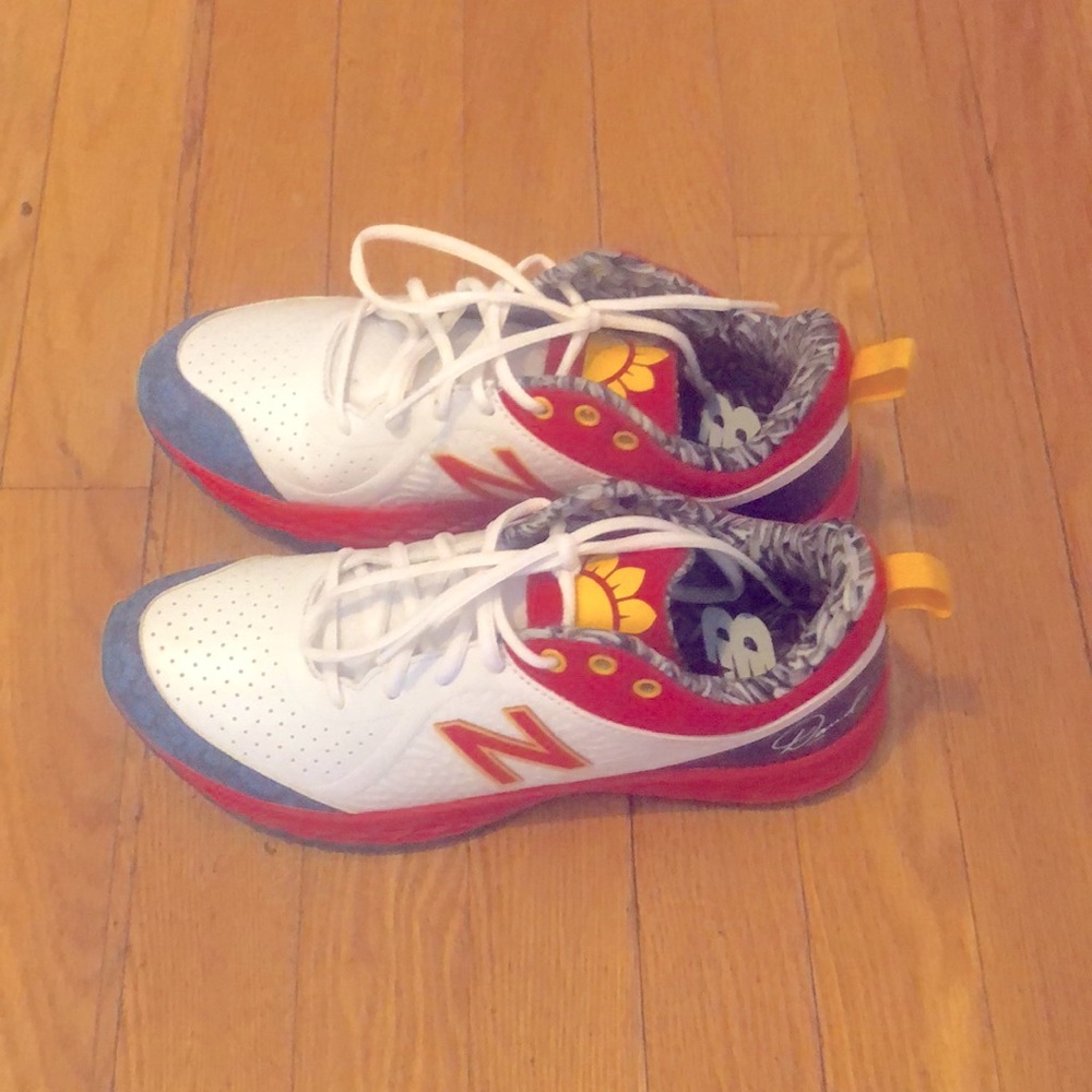 Size 8. New Balance women softball turf shoes. Sunflower seed edition